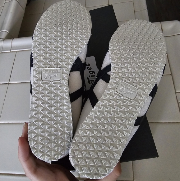 NWT Authentic Onitsuka Tiger Mexico 66 Slip-on Birch & Midnight Size 6.5 Women - Picture 4 of 9